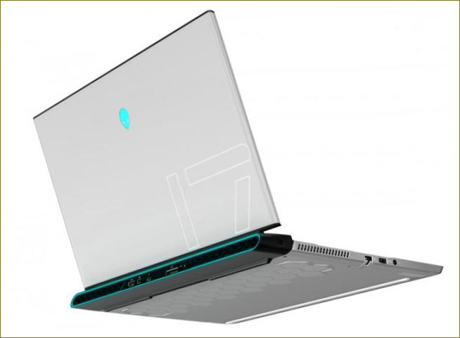 Alienware m17 R3 Takaosa