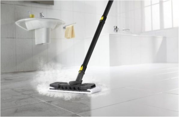 Karcher höyrymoppi käytössä